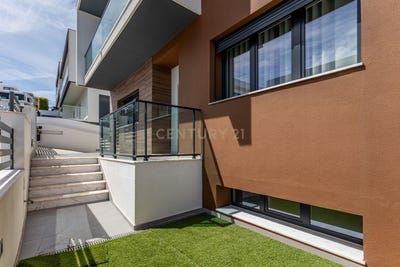 /international/pt/rua-camacho-costa-famoes-portugal-pontinha-e-famoes-lisbon-310109045307/