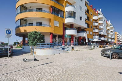 /international/pt/avenida-1º-de-maio-costa-da-caparica-portugal-costa-da-caparica-setubal-municipality-310107358621/