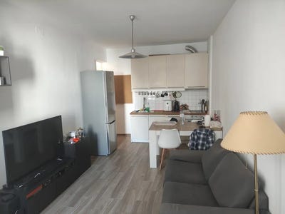 /international/pt/avenida-dos-cravos-vermelhos-amadora-lisbon-310101227576/