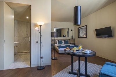 /international/pt/praca-dom-luis-i-lisbon-lisbon-310099654442/