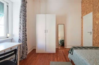 /international/pt/rua-augusto-gil-lisbon-lisbon-310093847899/