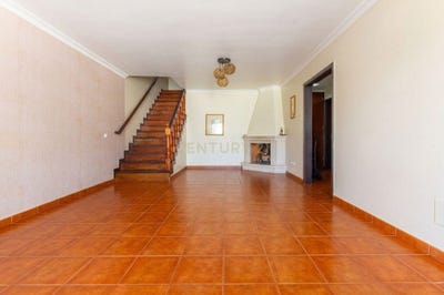 /international/pt/rua-eca-de-queiroz-2925-145-sao-lourenco-portugal-azeitao-sao-lourenco-e-sao-simao-setubal-municipality-310108597447/