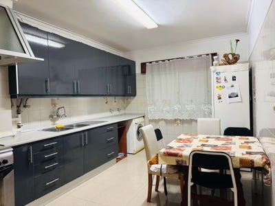 /international/pt/rua-cidade-de-luanda-14-amadora-portugal-mina-de-agua-lisbon-310105830935/