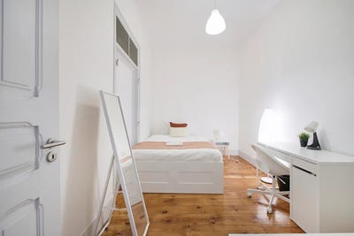 /international/pt/rua-chaby-pinheiro-lisbon-lisbon-310093862605/
