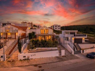 /international/pt/atouguia-da-baleia-leiria-310108789467/?lang=pt