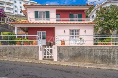 /international/pt/santa-cruz-lisbon-310102513872/