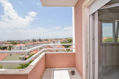/international/pt/carcavelos-e-parede-lisbon-310100671428/