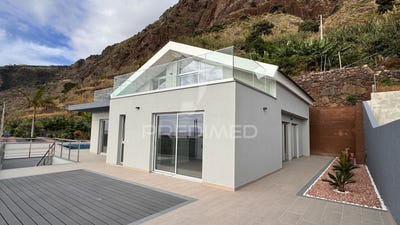 /international/pt/paul-do-mar-calheta-madeira-310103443174/