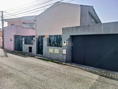 /international/pt/rua-das-roseiras-151-sao-domingos-de-rana-lisbon-310108697521/