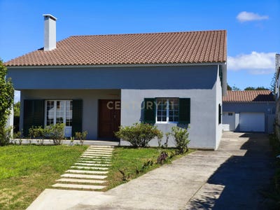 /international/pt/rua-fernando-dias-martins-carreiro-pico-da-pedra-portugal-ilha-de-sao-miguel-azores-310108367839/