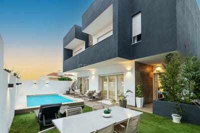 /international/pt/rua-almada-negreiros-47-canecas-portugal-ramada-e-canecas-lisbon-310104891523/