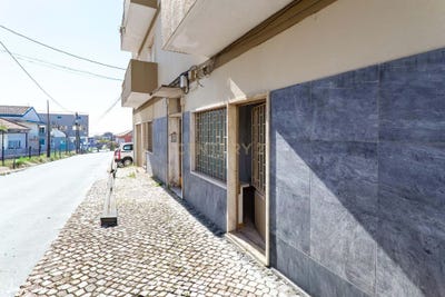 /international/pt/rua-15-de-agosto-unhos-portugal-camarate-lisbon-310106773184/