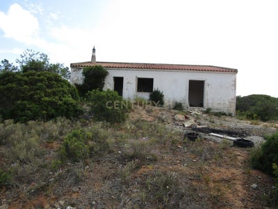 /international/pt/vales-alcantarilha-faro-310105189095/