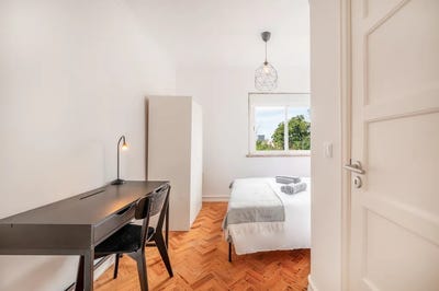 /international/pt/rua-barao-de-sabrosa-lisbon-lisbon-310101226689/