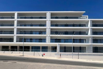 /international/pt/r-angola-santa-iria-de-azoia-lisbon-310102845777/