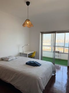 /international/pt/avenida-25-de-abril-de-1974-almada-setubal-municipality-310104205460/
