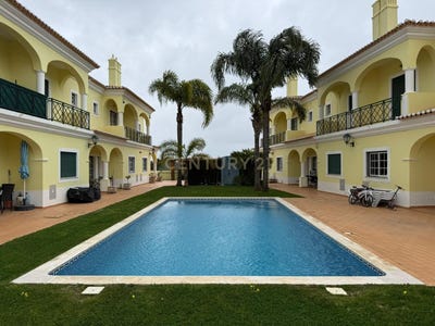 /international/pt/avenida-25-de-abril-tomilhal-albufeira-portugal-ferreiras-faro-310106625799/