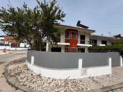 /international/pt/rua-dona-filipa-lencastre-18-portugal-charneca-de-caparica-e-sobreda-setubal-municipality-310108400064/