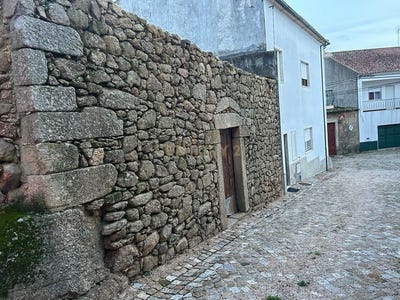 /international/pt/rua-da-fonte-velha-escalos-de-baixo-castelo-branco-310105248119/