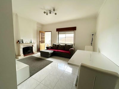 /international/pt/rua-curas-4-bloco-a-loures-portugal-loures-lisbon-310106461009/