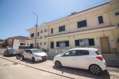 /international/pt/rua-dos-combatentes-43-abrigada-portugal-abrigada-e-cabanas-de-torres-lisbon-310108670055/
