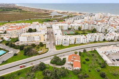 /international/pt/armacao-de-pera-faro-310096784307/