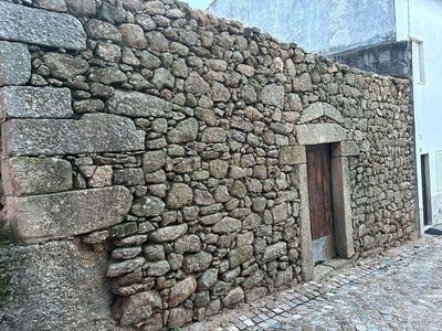 /international/pt/rua-da-fonte-velha-escalos-de-baixo-castelo-branco-310105248119/