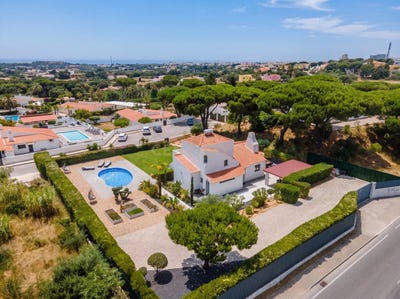 /international/pt/em526-677-8200-315-albufeira-portugal-albufeira-e-olhos-de-agua-algarve-310109237139/