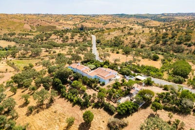 /international/pt/almodovar-e-graca-dos-padroes-beja-310109114315/?lang=th