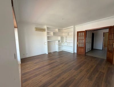 /international/pt/estr-do-barreiro-11-2300-tomar-portugal-tomar-sao-joao-baptista-e-santa-maria-dos-oliv-santarem-district-310109237110/