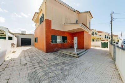 /international/pt/travessa-do-povo-45-sarilhos-grandes-portugal-sarilhos-grandes-setubal-municipality-310105988452/