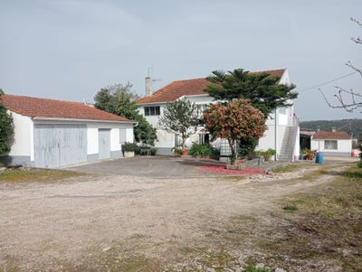 /international/pt/rua-do-vale-de-leiria-atouguia-lisbon-310097187331/