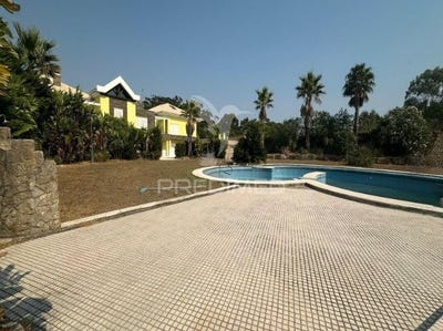 /international/pt/queluz-e-belas-sintra-lisbon-310108419959/