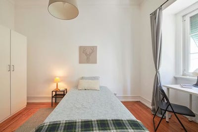 /international/pt/rua-augusto-gil-lisbon-lisbon-310093847913/