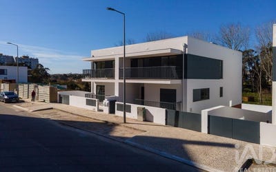 /international/pt/coimbra-lisbon-310095830076/