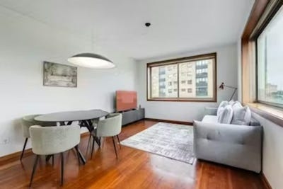 /international/pt/rua-helena-vieira-da-silva-leca-da-palmeira-porto-310107324303/