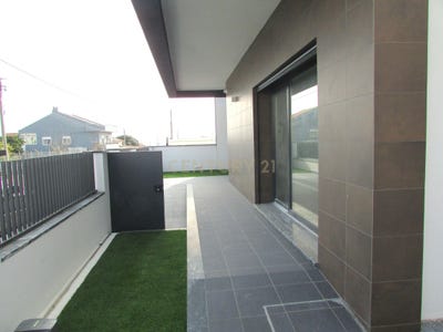/international/pt/rua-general-humberto-delgado-lote-42-santa-iria-de-azoia-lisbon-310106166128/