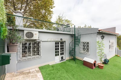 /international/pt/travessa-das-fontainhas-2-canecas-portugal-ramada-e-canecas-lisbon-310108701500/