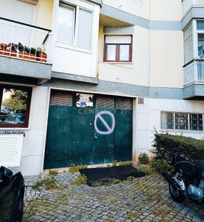 /international/pt/rua-republica-da-bolivia-99-lisbon-portugal-benfica-lisbon-310108598950/