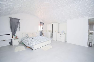 /international/pt/rua-do-cardal-de-sao-jose-lisbon-portugal-santo-antonio-lisbon-310108402956/