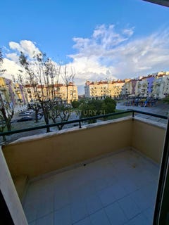 /international/pt/rua-dr-francisco-sa-carneiro-10-santa-iria-de-azoia-portugal-santa-iria-de-azoia-lisbon-310106994098/