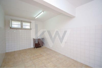 /international/pt/carcavelos-e-parede-lisbon-310099312649/
