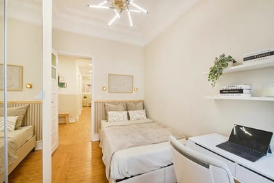/international/pt/avenida-joao-xxi-lisbon-lisbon-310097003188/