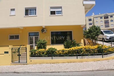 /international/pt/rua-margaridas-rio-de-mouro-portugal-rio-de-mouro-lisbon-310108923766/