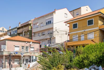 /international/pt/rua-de-santa-maria-vivenda-branluma-camarate-lisbon-310107703064/