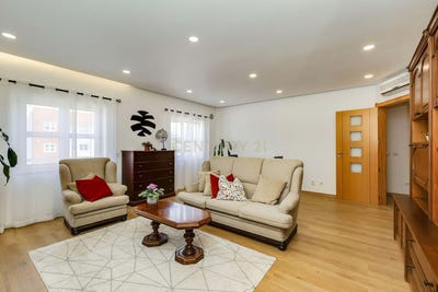 /international/pt/rua-doutor-antonio-luz-amadora-portugal-venteira-lisbon-310108402741/
