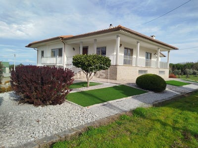 /international/pt/tourais-e-lajes-guarda-310106627282/