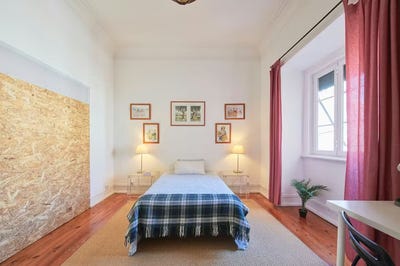 /international/pt/rua-augusto-gil-lisbon-lisbon-310108667897/