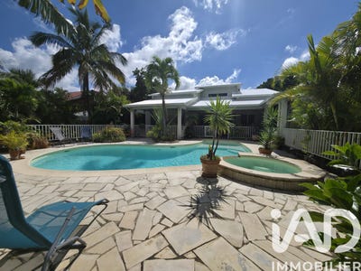/international/re/la-riviere-saint-louis-saint-pierre-310105810323/