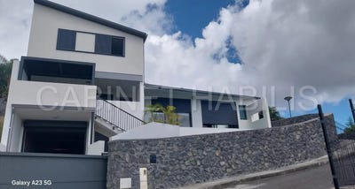 /international/re/la-possession-saint-denis-310101085186/?lang=pt